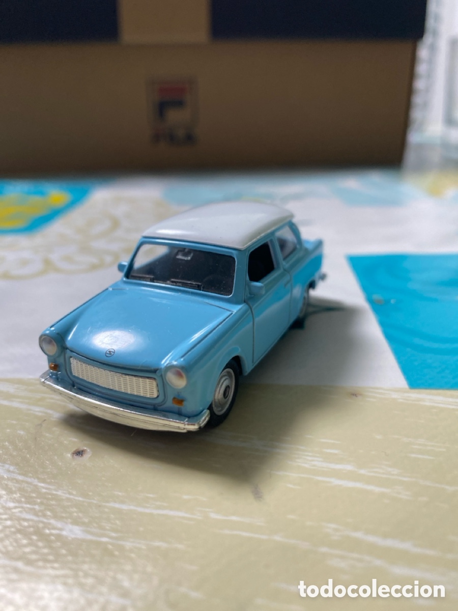 Coches a escala: Coche Trabant 601 escala 1:60/64 marca Welly