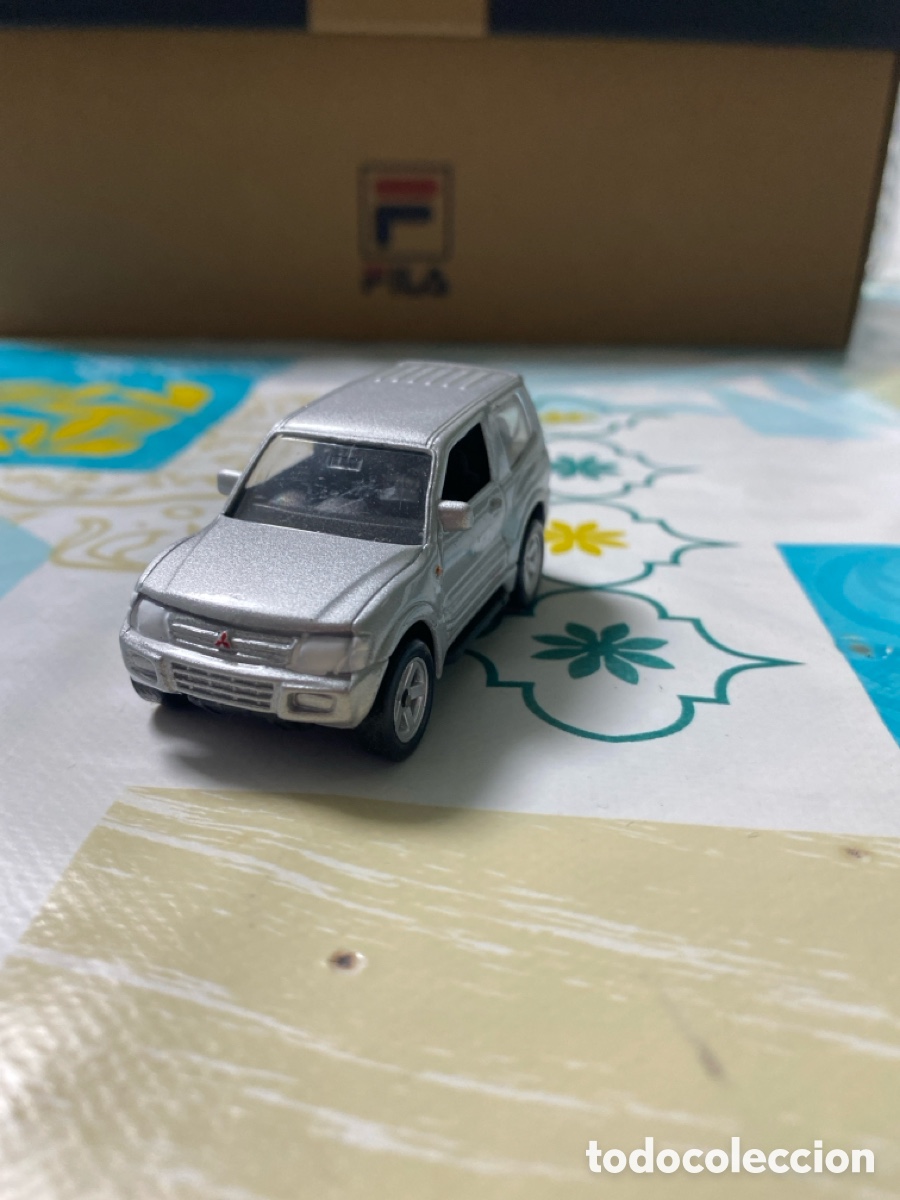 Coches a escala: Coche Mitsubishi Pajero escala 1/62 marca Welly