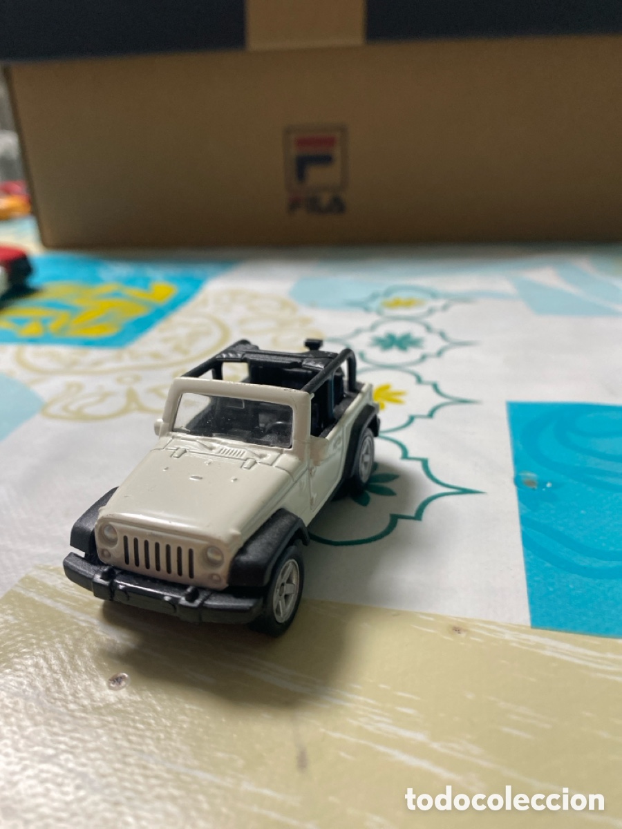 Coches a escala: Coche Jeep Wrangler escala 1:65 marca Welly