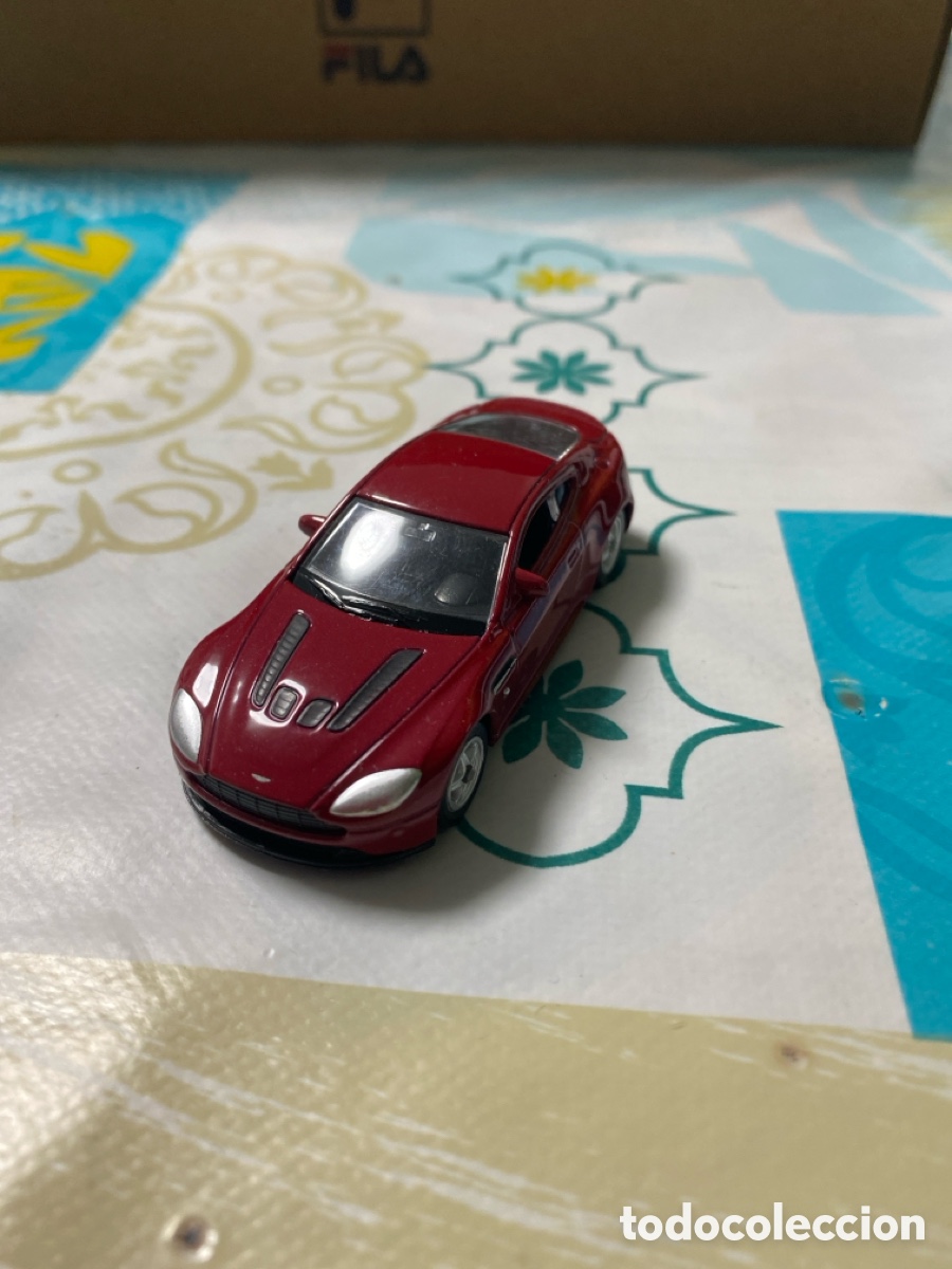 Coches a escala: Coche Aston Martin V12 Vantage S escala 1:43 marca Welly