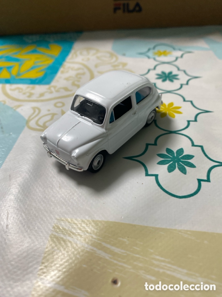Coches a escala: Coche Seat 600 escala 1:60 marca Welly