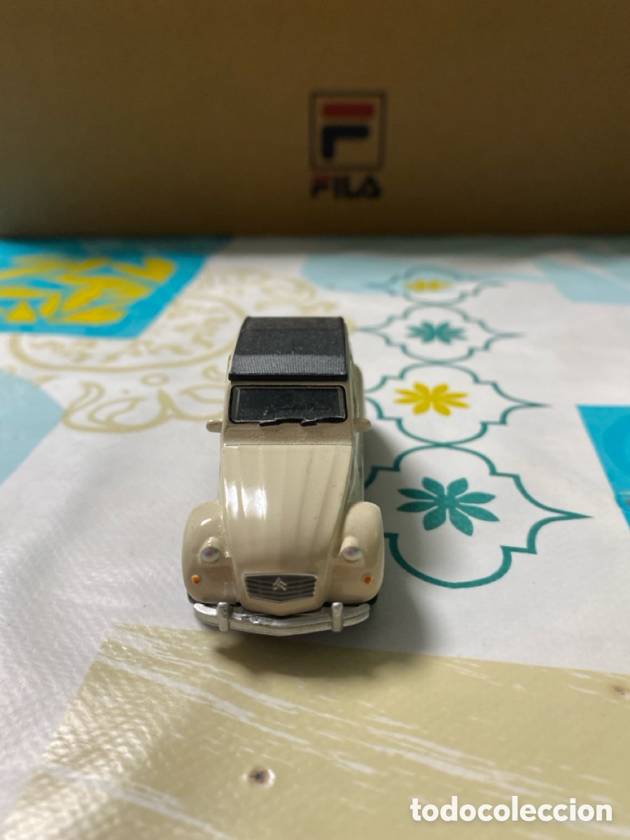 Coches a escala: Coche Citroen 2 CV escala 1:34 marca Welly