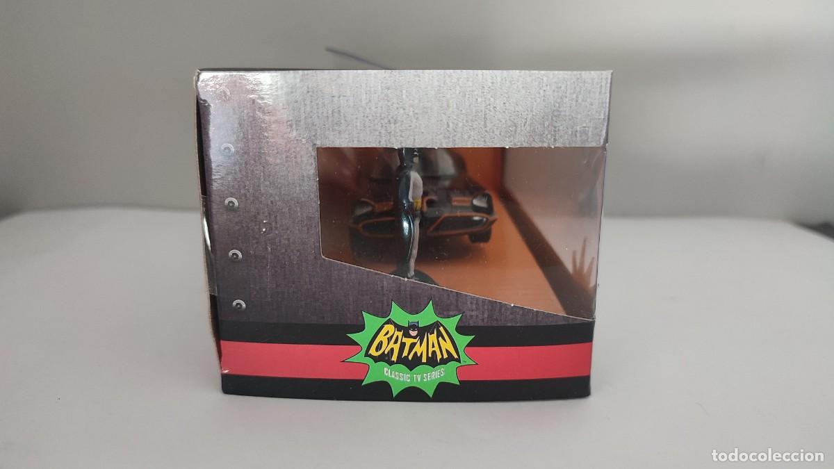 Coches a escala: Batmovil cl&aacute;sico - Batman 1966 (1:32) - Foto 3