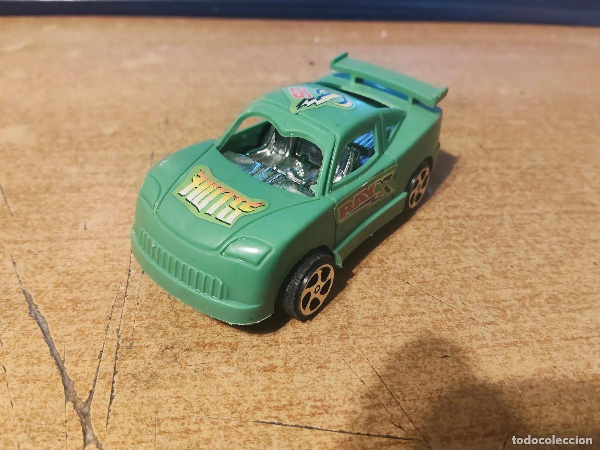 Coches a escala: coche verde de juguete de plastico - Foto 2