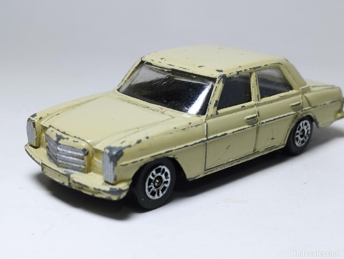 Auto in scala: ANTIGUO MERCEDES 240 D CORGI JUNIORS 1,64