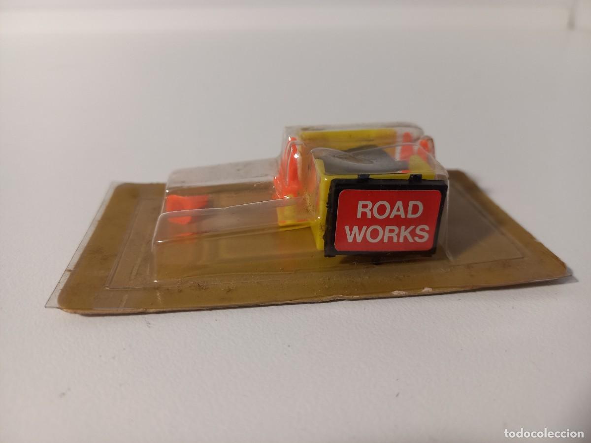 Coches a escala: &iquest;CORGI? ROAD WORKS. BLISTER - Foto 1