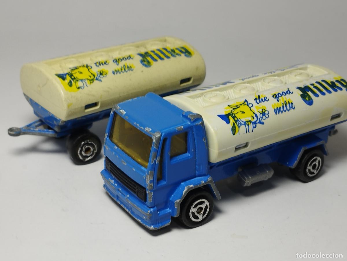 Coches a escala: CAMION FORD CARGO CISTERNA LECHERA LECHE MILKY DE MAJORETTE 1,64 CON REMOLQUE