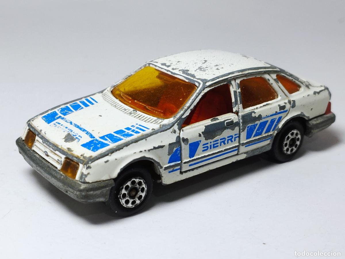 Voitures &agrave; l'&eacute;chelle: ANTIGUO FORD SIERRA BLANCO MAJORETTE 1,64