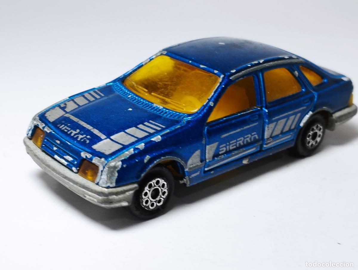 Coches a escala: ANTIGUO FORD AZUL SIERRA MAJORETTE 1,64