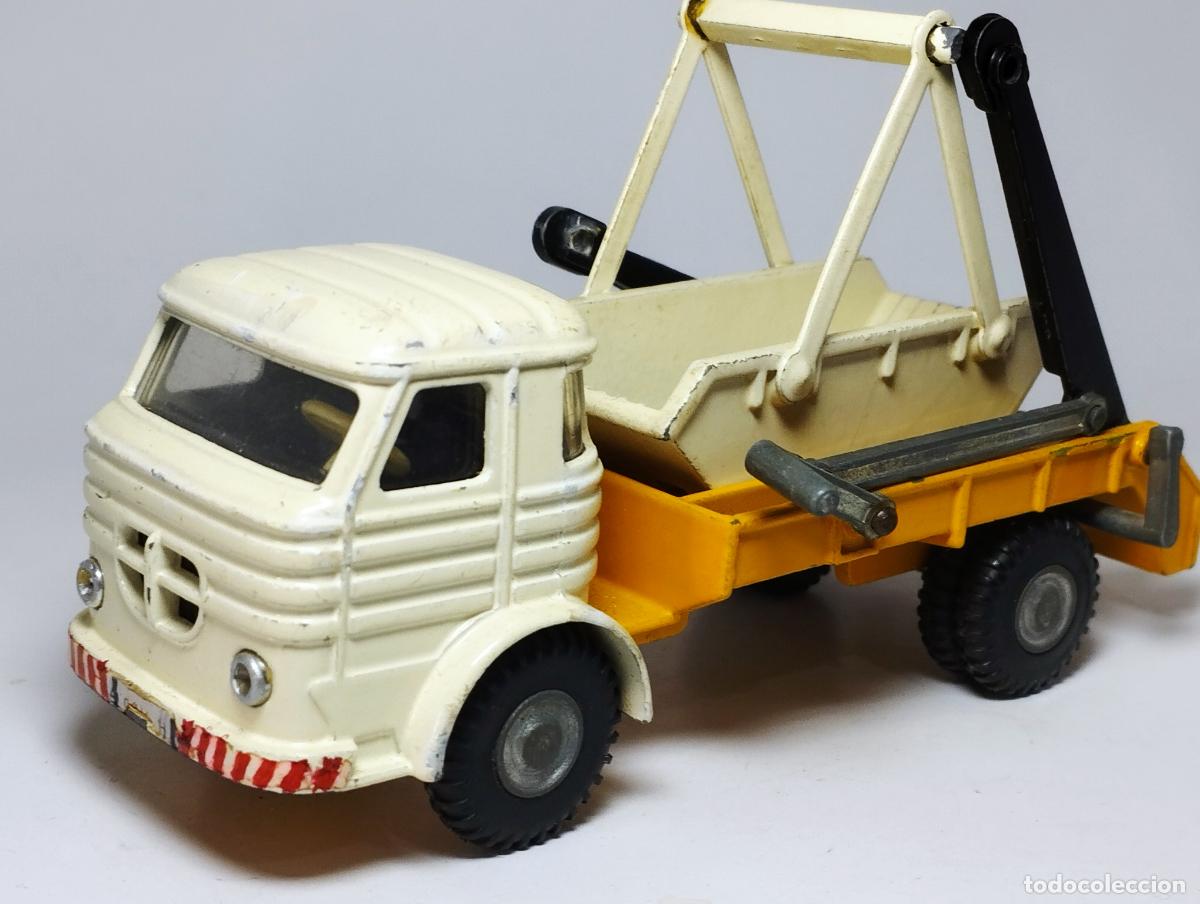 Coches a escala: PEGASO COMET EUROPA BLANCO CAJON BASCULANTE DUMPER CONTENEDOR DE OBRAS JOAL PRIMERA SERIE