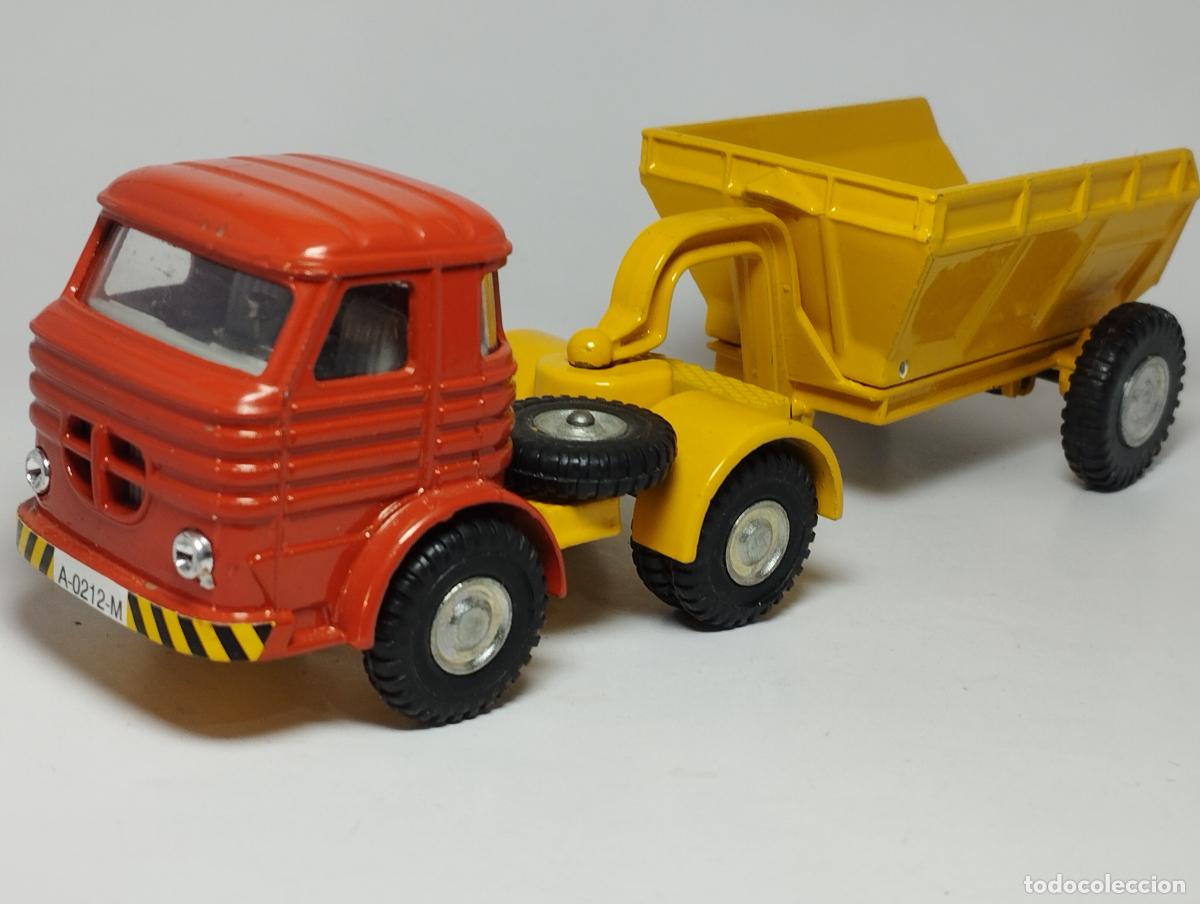 Coches a escala: PEGASO COMET EUROPA DE JOAL ,REMOLQUE CAJON DUMPER BASCULANTE NUEVO SIN CAJA