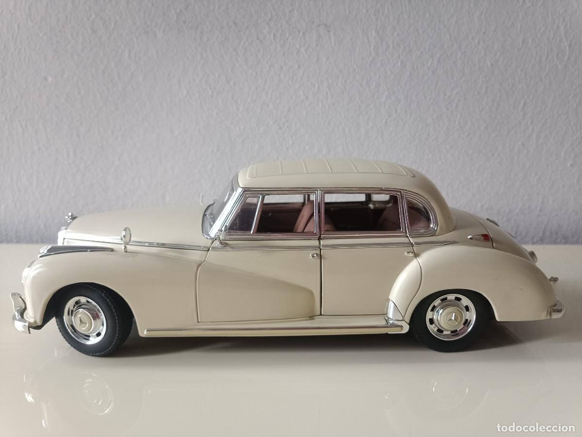Auto in scala: Coche a escala Ricko 1:18 Mercedes 300C