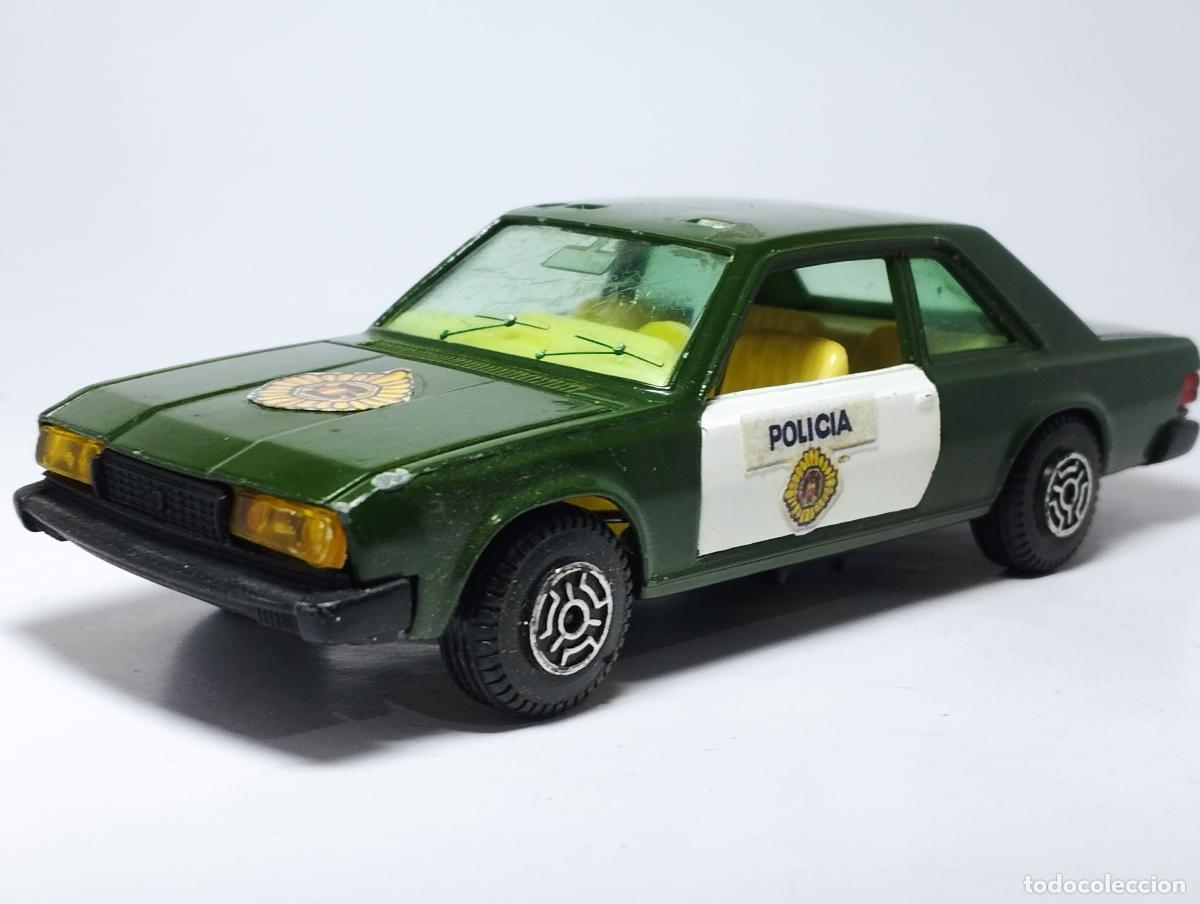 Coches a escala: GUISVAL FIAT 130 POLICIA GUARDIA CIVIL DE TRAFICO PRIMERA SERIE ESCORPION 1,37