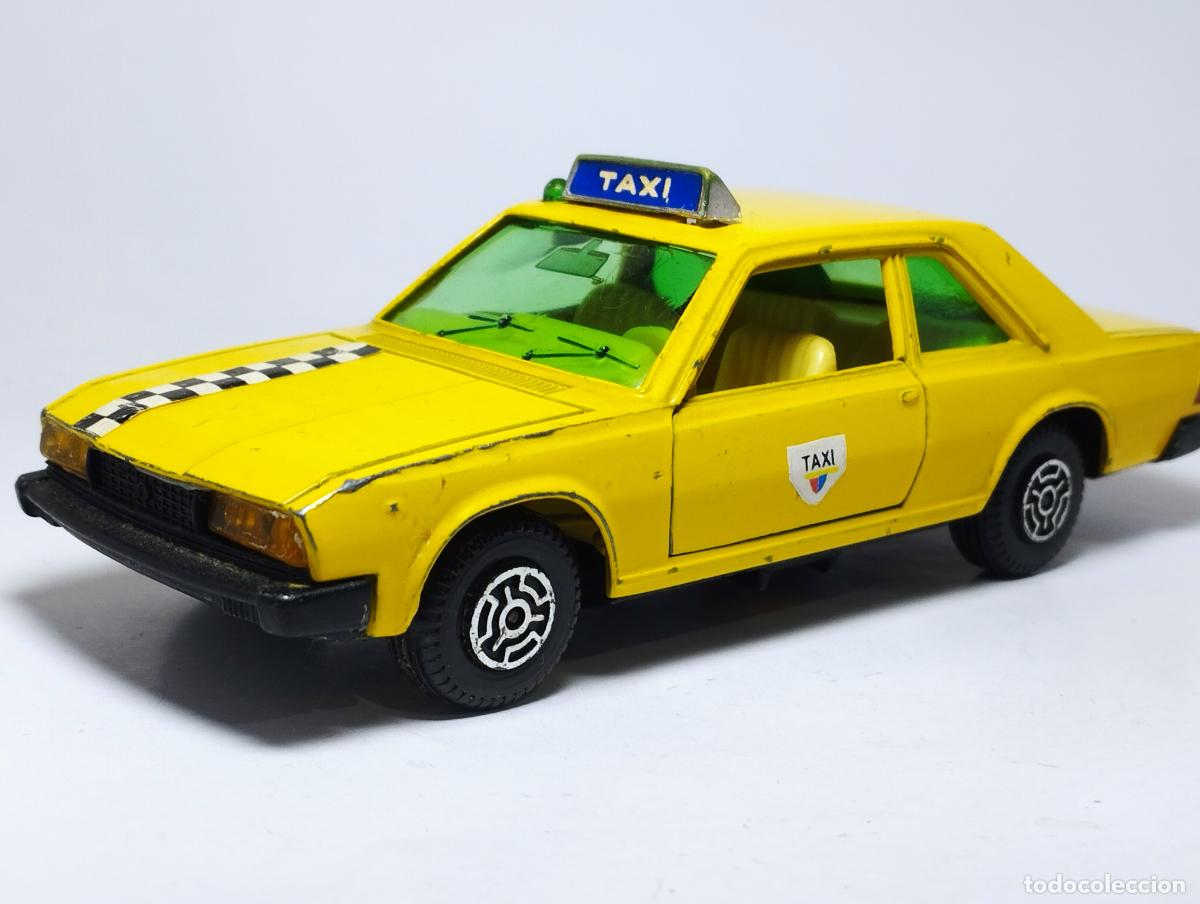 Coches a escala: GUISVAL FIAT 130 TAXI PRIMERA SERIE ESCORPION 1,37 BUEN ESTADO