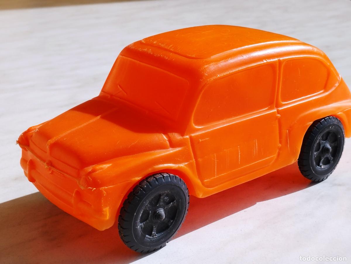 Coches a escala: SEAT 600 PLASTICO GRANDE