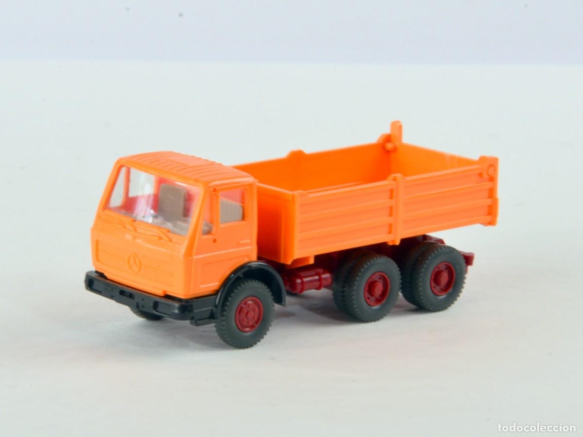 Coches a escala: Wiking Escala 1:87 H0 Cami&oacute;n Volquete Mercedes Benz NG