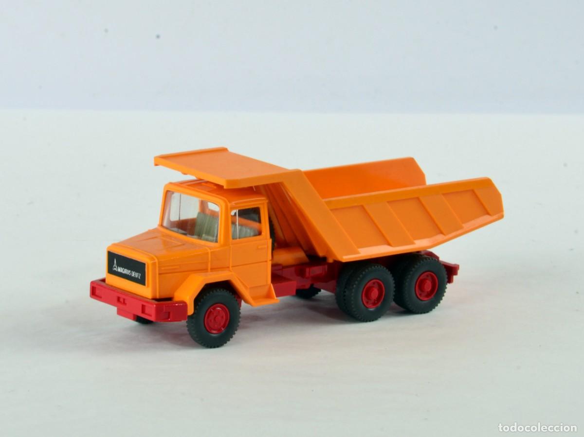 Coches a escala: Wiking Escala 1:87 H0 Antiguo Cami&oacute;n Volquete Magirus Deutz 310D32 6x4 Naranja 1974 - 93