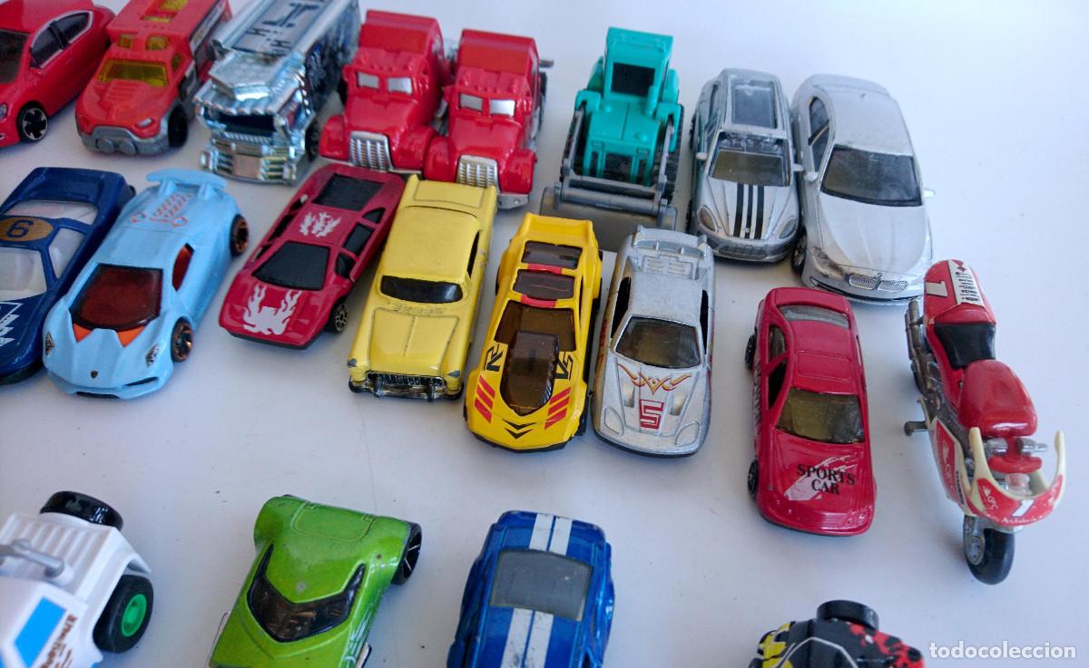 Coches a escala: LOTE DE COCHES DE VARIAS MARCAS Y MATERIALES - Foto 3