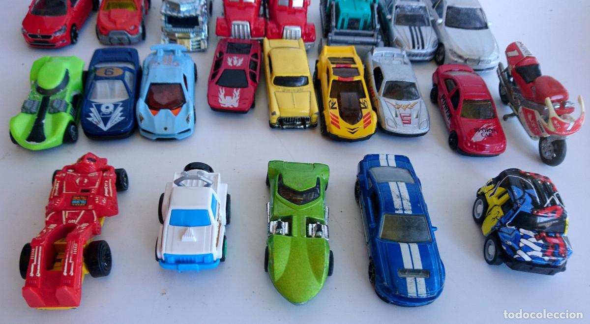 Coches a escala: LOTE DE COCHES DE VARIAS MARCAS Y MATERIALES - Foto 4
