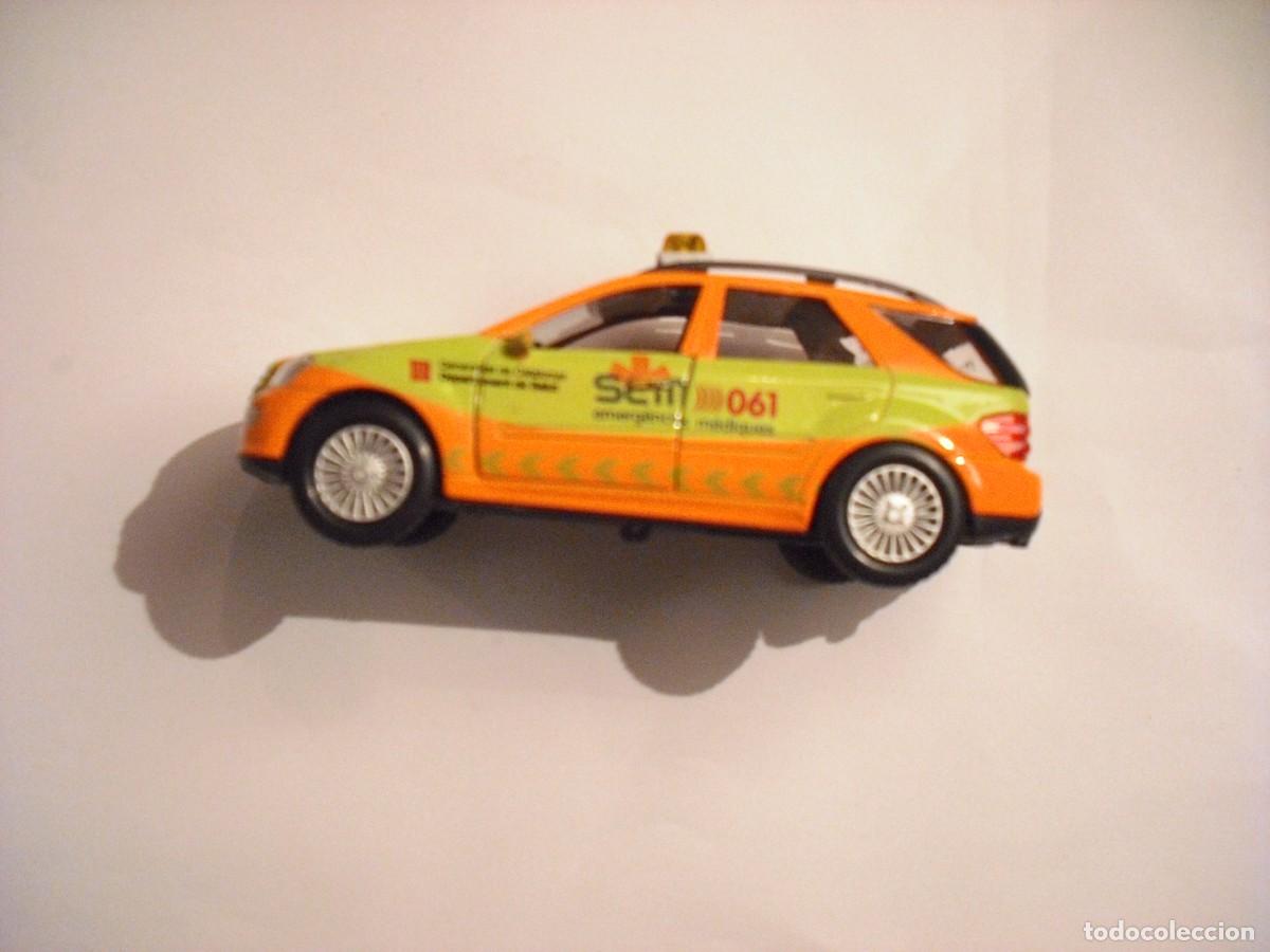 Coches a escala: AMBULANCIA SEM 061 , EMERGENCIES MEDIQUES . GENERALITAT DE CATALUNYA