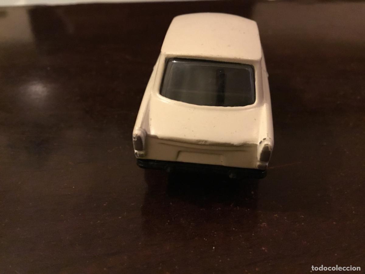 Coches a escala: Coche maisto trabant - Foto 3