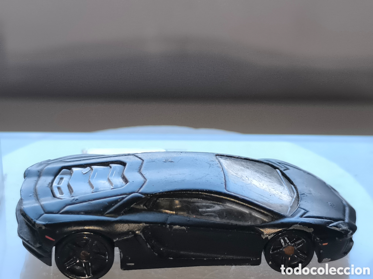 Coches a escala: Coche deportivo Hot Wheels 2011 diecast 1/64 negro Lamborghini Aventador LP-700-