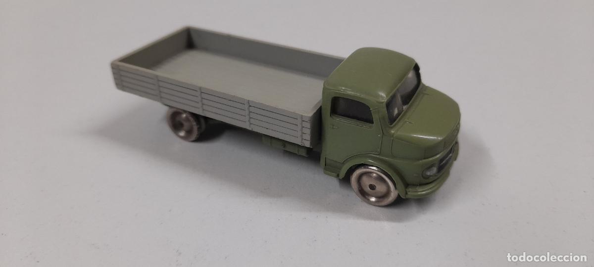 Coches a escala: ANTIGUO CAMION MERCEDES . REALIZADO POR LEGO . ORIGINAL A&Ntilde;OS 60