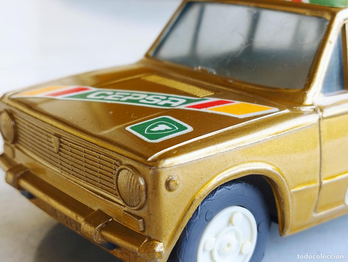 Voitures &agrave; l'&eacute;chelle: SEAT 124 RALLYE CEPSA A FRICCION DE PLASTICOS ALBACETE MUY BUENO.