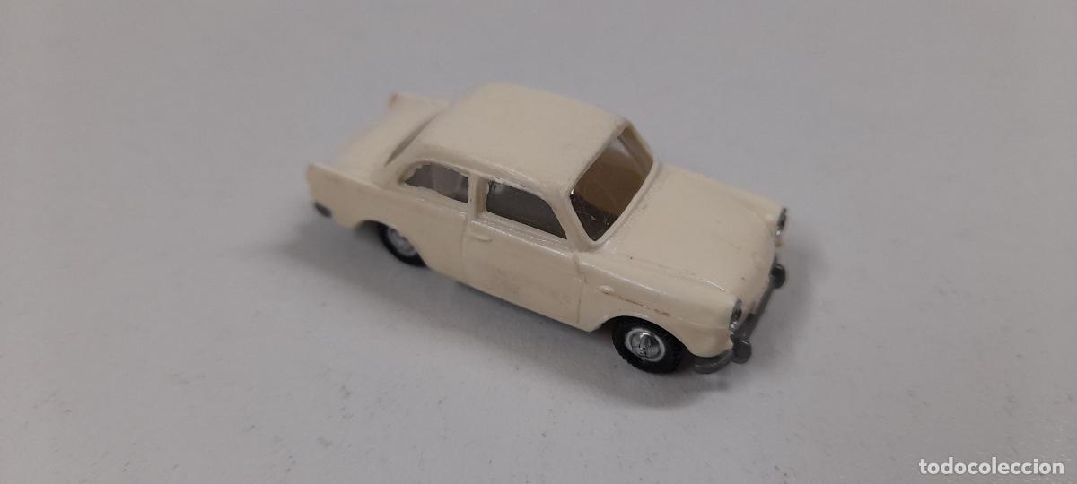Coches a escala: COCHE VOLKSWAGEN 1500 . REAIZADO POR EKO . ORIGINAL A&Ntilde;OS 60