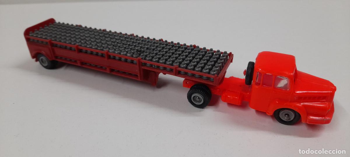 Coches a escala: ANTIGUO CAMION DE TRANSPORTE DE BOTELLAS DE BUTANO . LES MINIATURES DE NOREV . FRANCIA . A&Ntilde;OS 60