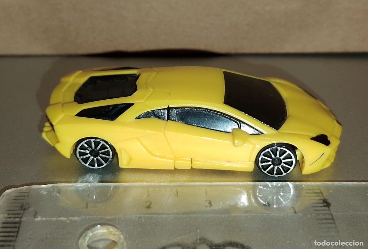 Coches a escala: Lamborghini amarillo pl&aacute;stico - posilbe kinder sorpresa