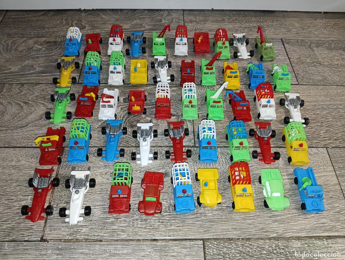 Coches a escala: Lote 50 coches pl&aacute;stico Gr&uacute;as bolidos carrera Land Rover Santana de Ruiz Safaris Kiosco a&ntilde;os 70/80