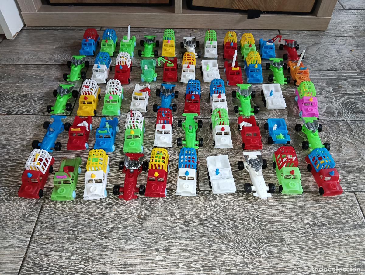 Coches a escala: Lote 50 coches pl&aacute;stico Gr&uacute;as bolidos carrera Land Rover Santana de Ruiz Safaris Kiosco a&ntilde;os 70/80