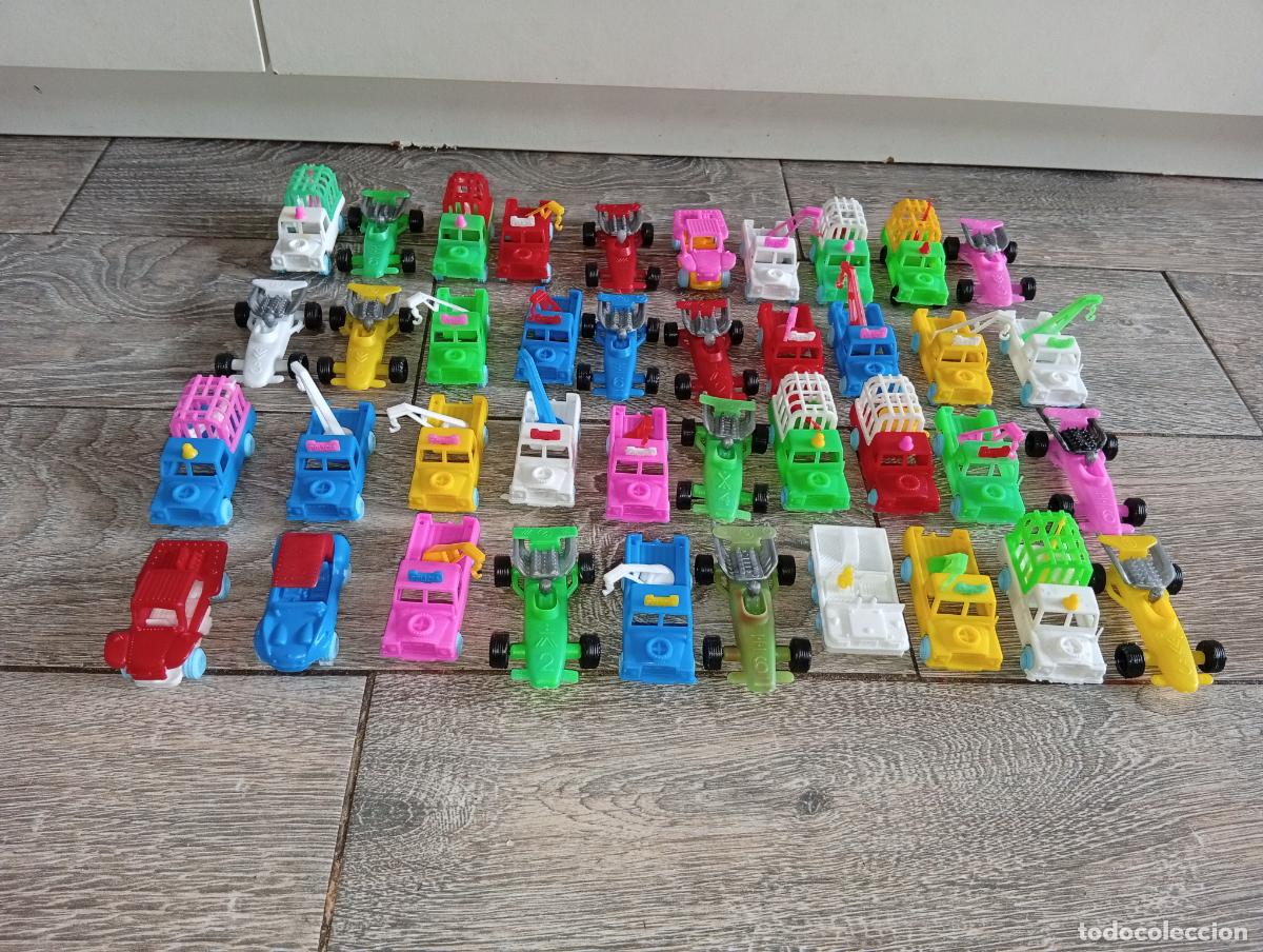 Coches a escala: Lote 40 coches pl&aacute;stico Gr&uacute;as bolidos carrera Land Rover Santana de Ruiz Safaris Kiosco a&ntilde;os 70/80