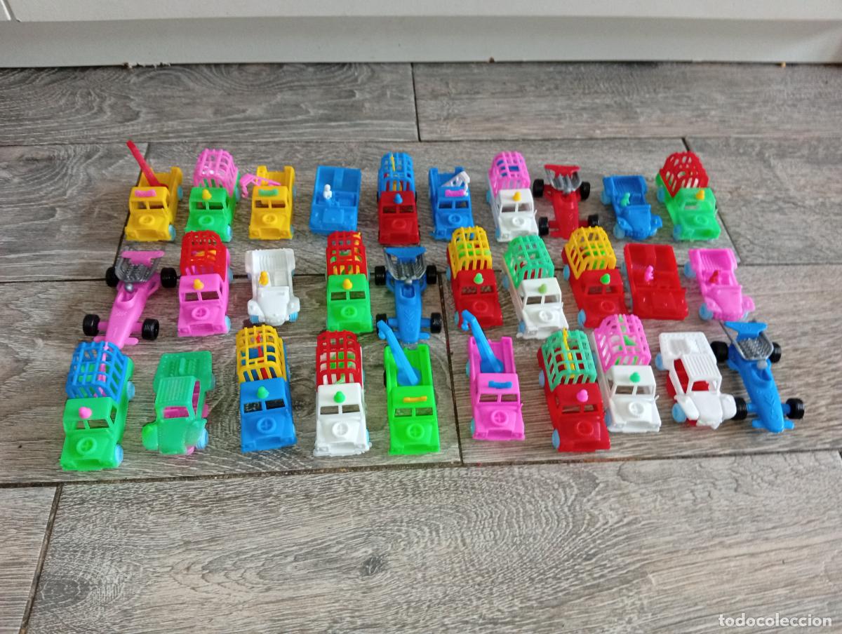 Coches a escala: Lote 30 coches pl&aacute;stico Gr&uacute;as bolidos carrera Land Rover Santana de Ruiz Safaris Kiosco a&ntilde;os 70/80