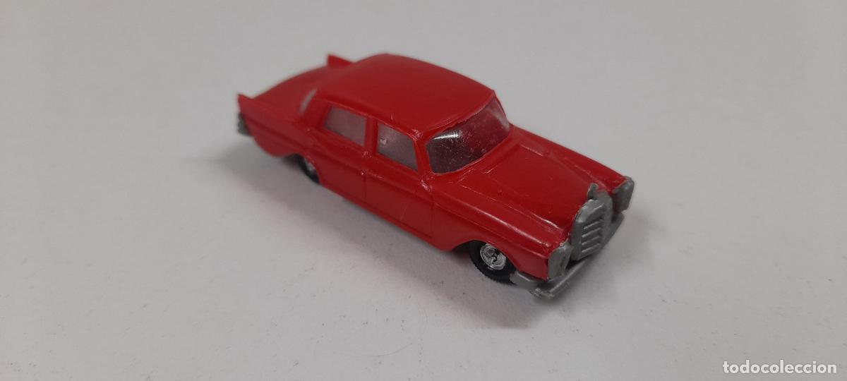 Coches a escala: COCHE MERCEDES 220 . REALIZADO POR EKO . ORIGINAL A&Ntilde;OS 60