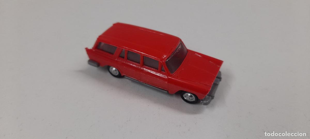 Coches a escala: COCHE FAMILIAR FIAT 1800 . REALIZADO POR EKO . ORIGINAL A&Ntilde;OS 60
