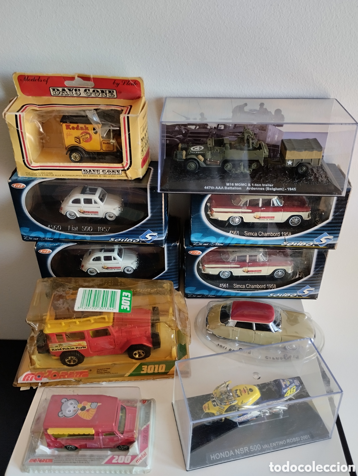 Coches a escala: Lote de 9 Coches a escala en su blister. Mas regalo moto. ( Angel).