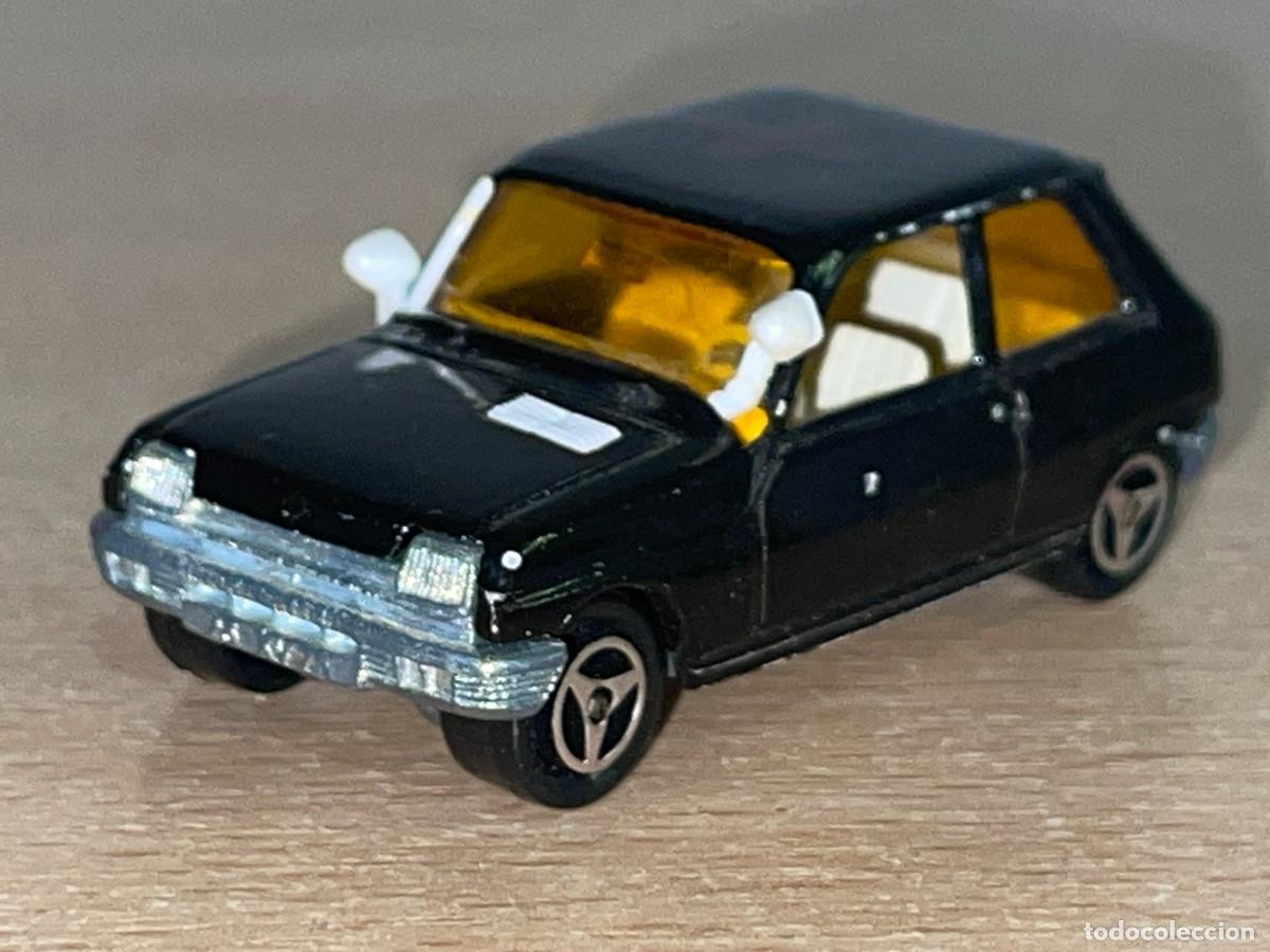 Coches a escala: 62- Majorette coche Renault 5 negro cruz roja die-cast metal 1:55 n&ordm; 113 Made in France a&ntilde;os 80 1/55