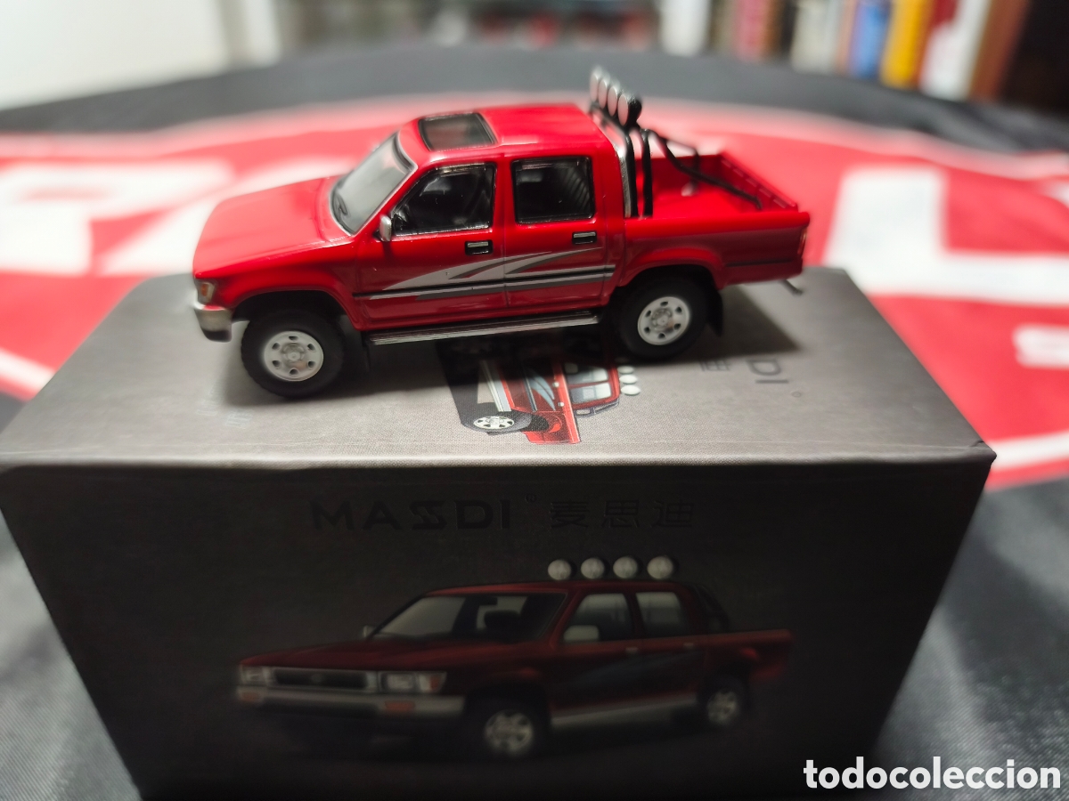 Coches a escala: Toyota Hilux Pickup 1984. Escala 1/64. Leer bien descripci&oacute;n