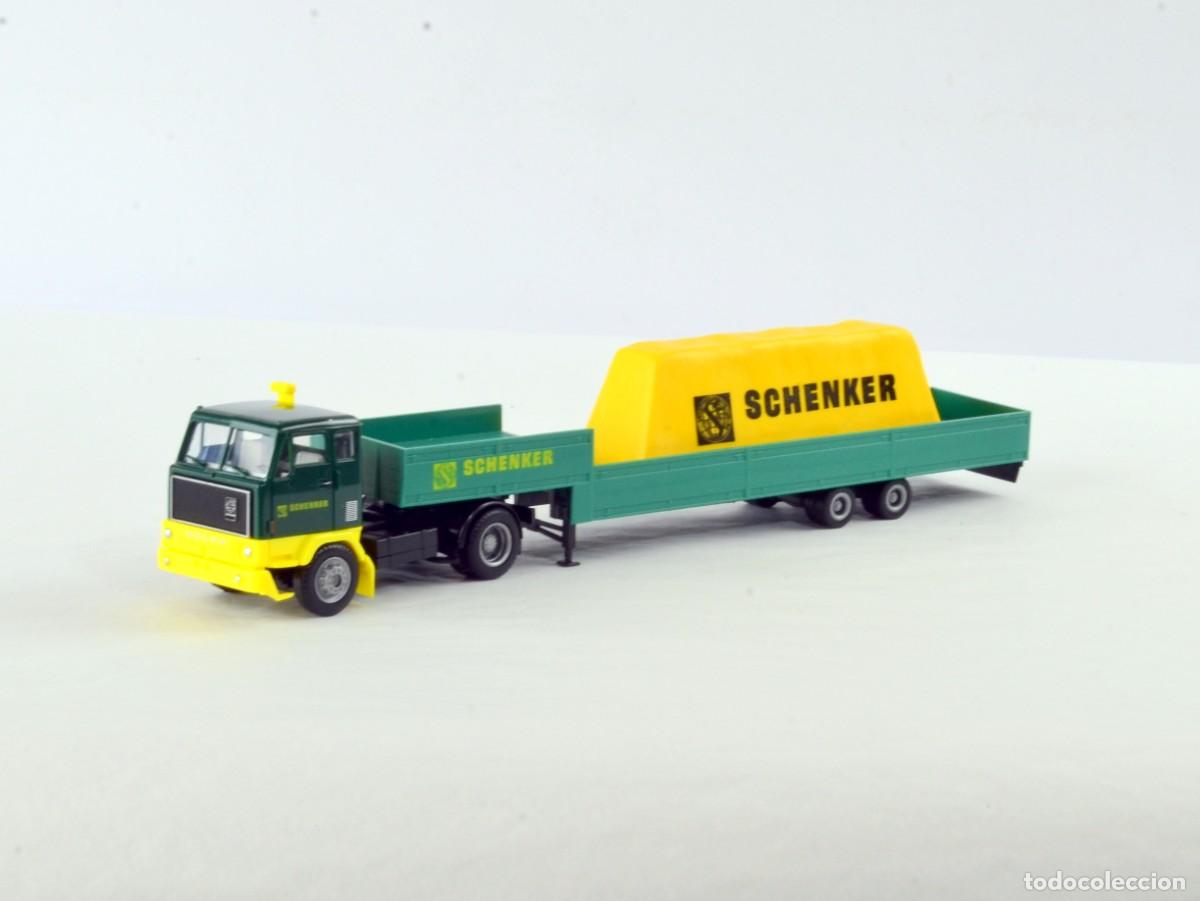 Coches a escala: Herpa Albedo Escala 1:87 H0 Cami&oacute;n Ariculado Cama Baja Volvo F89 Schenker Impecable con Caja
