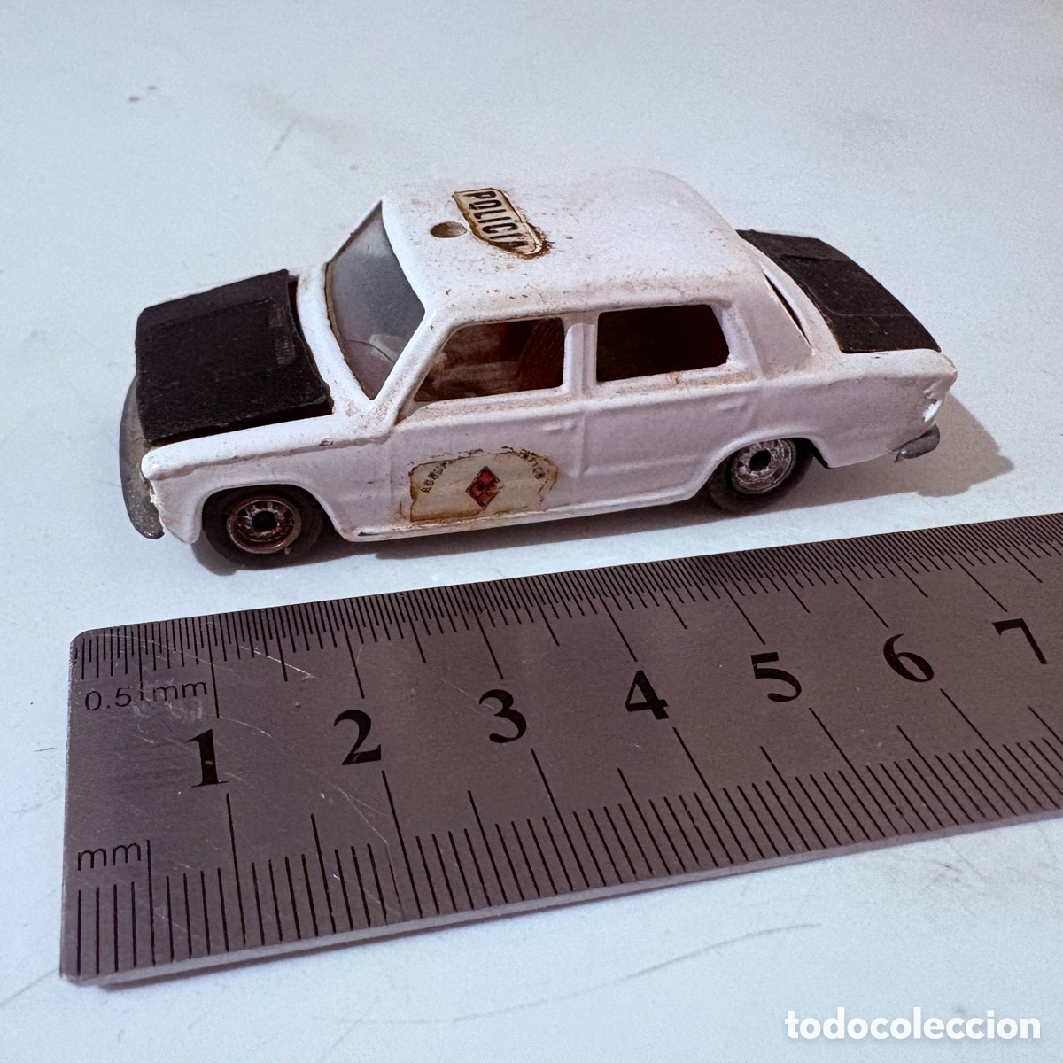 Coches a escala: coche seat 124 guisval policia agrupacion de trafico ref. 29