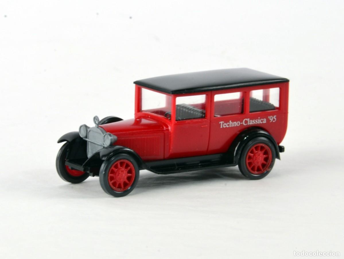 Coches a escala: Roskopf Escala H0 1:87 Cami&oacute;n Mercedes Benz L1000 Techno Classica 95 con Caja