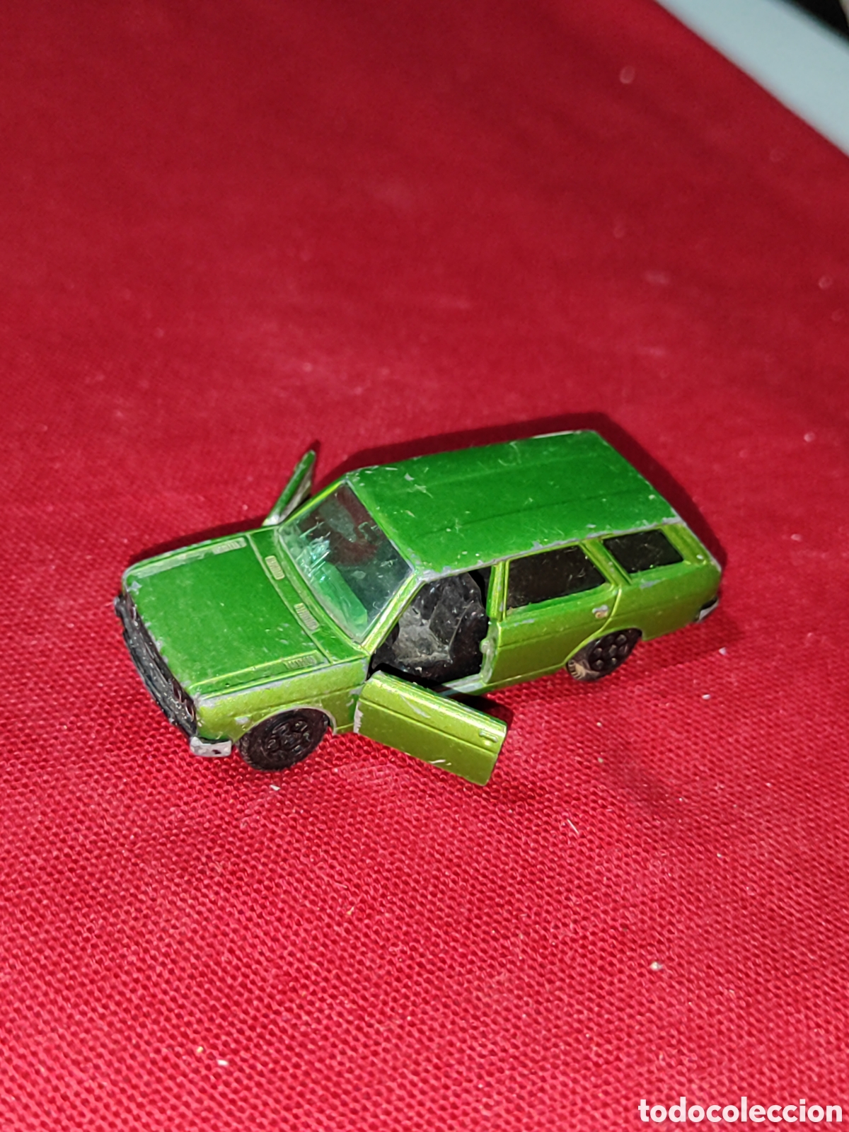 Coches a escala: Coche a escala 1:64 Seat 131 familiar de PILEN