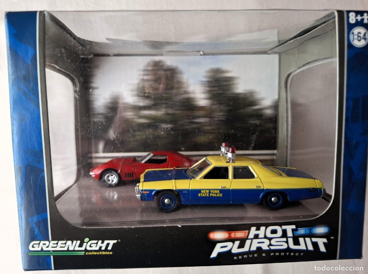 Coches a escala: GREENLIGHT HOT PURSUIT DIORAMAS DODGE MONACO & CORVETTE 1/66