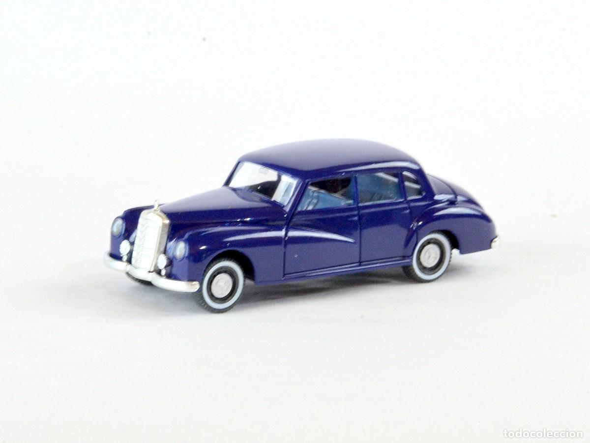 Coches a escala: Wiking Escala 1:87 H0 Mercedes Benz 300 Violeta Impecable con Caja