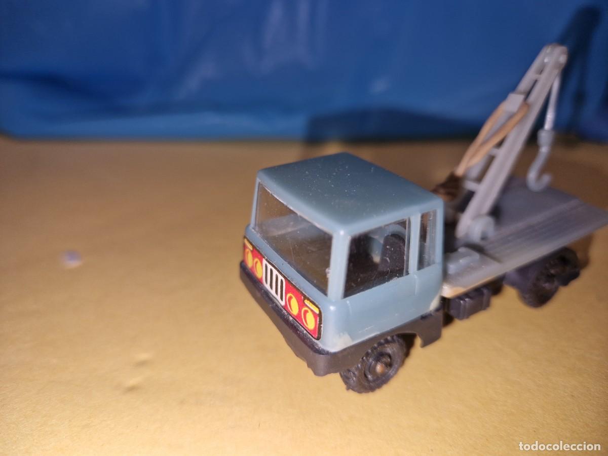 Coches a escala: CAMION GRUA DE PLASTICOS ALBACETE