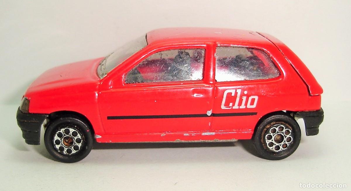 Coches a escala: RENAULT CLIO MAJORETTE ESCALA 1:53 LOTE 4