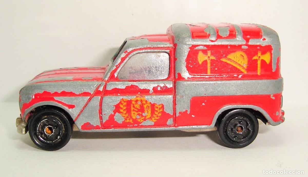 Coches a escala: RENAULT 4 BOMBEROS MAJORETTE ESCALA 1:55 LOTE 16
