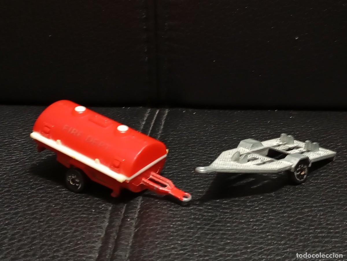 Coches a escala: 2 REMOLQUES - BOMBEROS - COCHE MINIATURA - MAJORETTE - PARA RESTAURAR